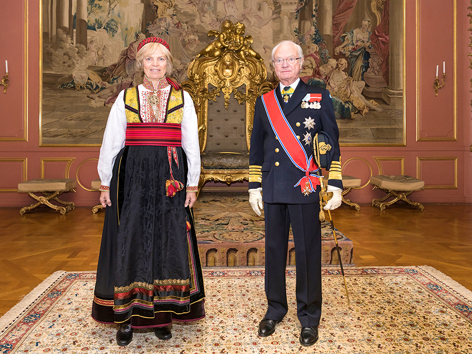 Norway's ambassador Aud Kolberg is welcomed by The King. The King wore the Grand Cross of the Order of Saint Olav during the audience. 