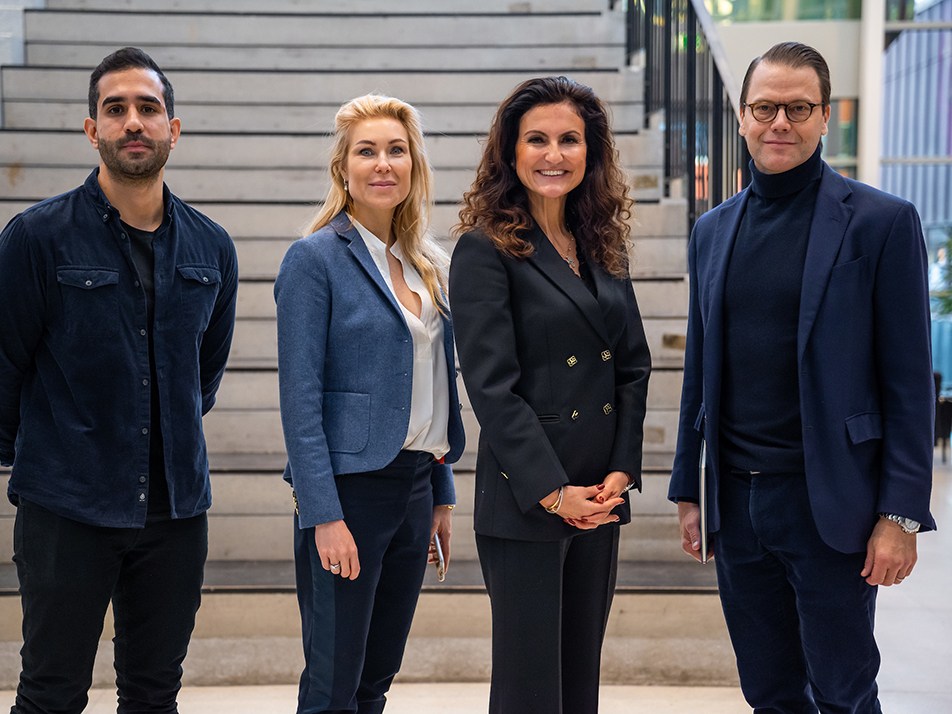 Prinsen tillsammans med inspiratörerna Adam Aljaraidah, Jessica Löfström och Gunilla von Platen från Prins Daniels Fellowship.