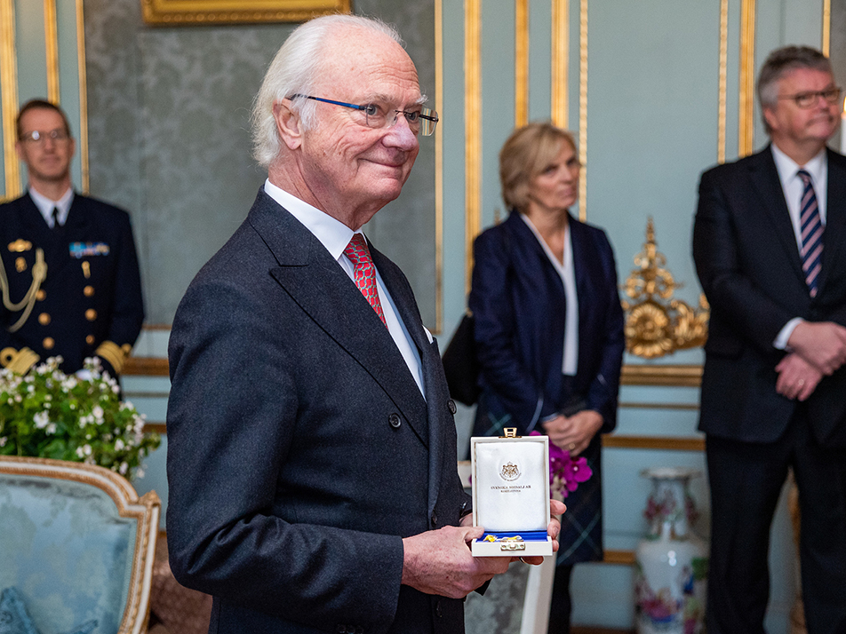 The King presents the Prince Eugen Medal, an award for outstanding artistic achievements.