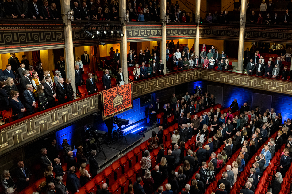Kungssången spelades när Kungen anlände till Konserthuset för att närvara vid Nobel Prize Concert. 
