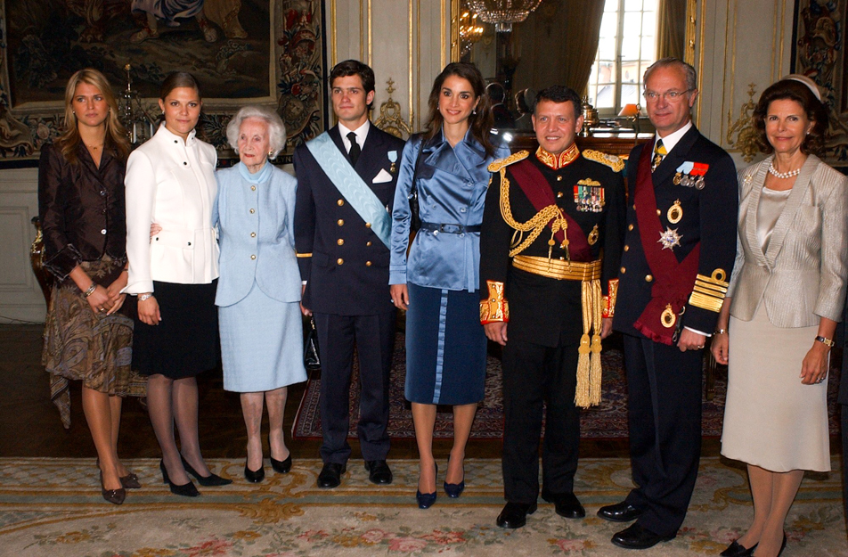 The Royal Family with Jordan's King and Queen at the Royal Palace during the state visit to Sweden in 2003. From left: Princess Madeleine, The Crown Princess, Princess Lilian, Prince Carl Philip, Queen Rania, King Abdullah, The King and The Queen. 