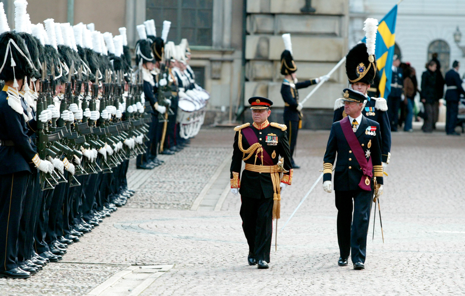 The King and King Abdullah II during the welcoming ceremony in the Inner Courtyard at the Royal Palace during the state visit from Jordan on 7–9 October 2003. 