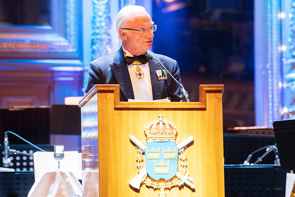 Kungen, som är Livgardets hederschef, höll tal under 500-årsbalen på Berns Salonger i Stockholm. 