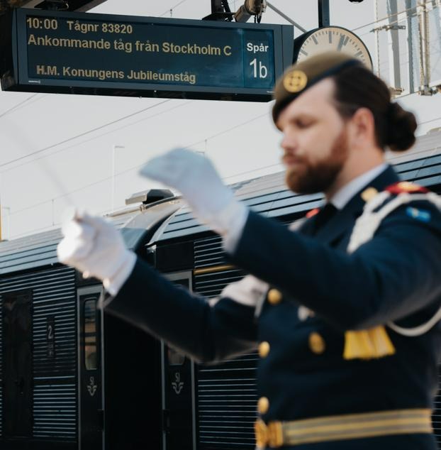 Kungen och Drottningen anlände till Örebro med tåg.