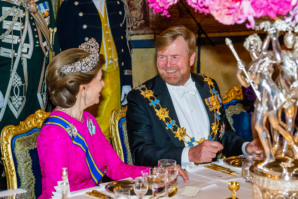 The Queen was accompanied to the table by King Willem-Alexander. 
