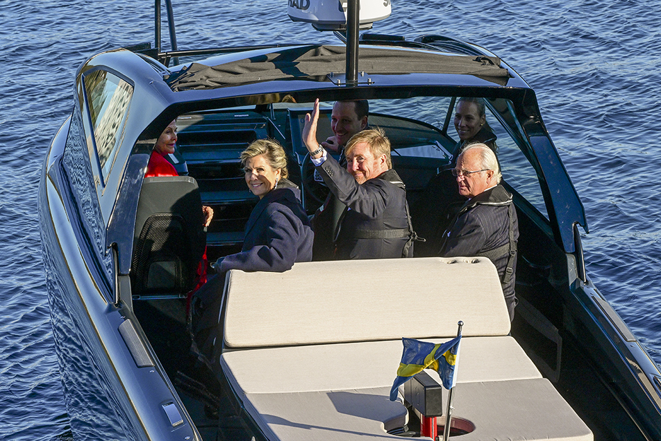 The Kings and Queens of Sweden and the Netherlands were given a test tour on board the hydrofoil Candela. 