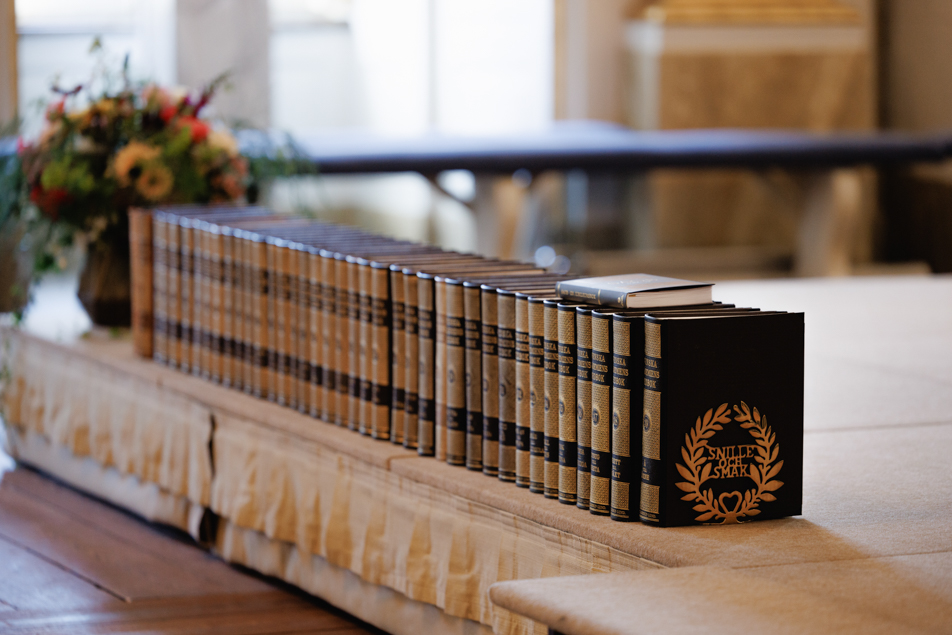 Alla 39 band av Svenska Akademiens ordbok samlade.