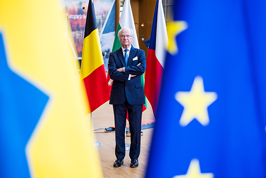 Kungen i Europabyggnaden – Europeiska rådets och Europeiska unionens råds huvudbyggnad i Bryssel.