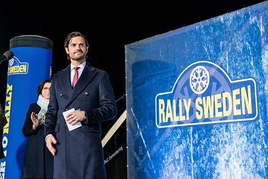 Prins Carl Philip vid Rally Swedens invigningsceremoni.