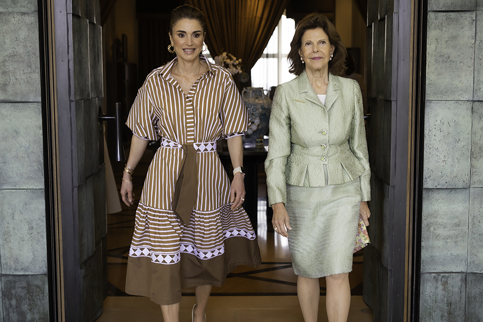 Drottningen besökte Drottningen av Jordanien i Amman under onsdagen.