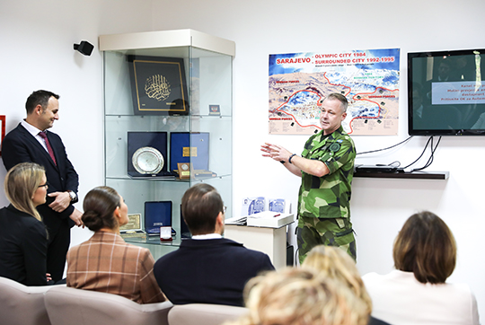 Patrik Rydell från Militärhögskolan Halmstad berättar om de svenska truppernas i FN-insatser på 1990-talet.