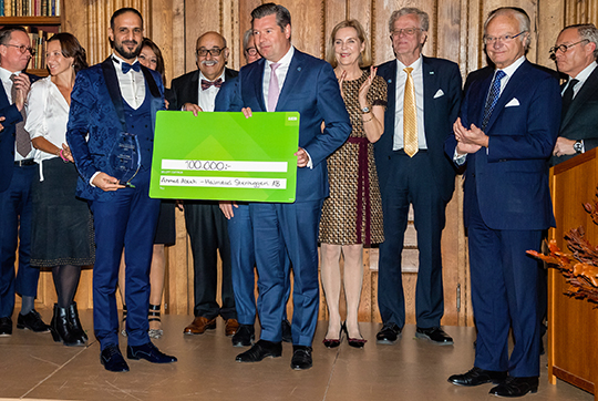 Ahmed Ablah från Halmstad stenhuggeri AB tilldelades utmärkelsen ”Årets nystart” och fick ta emot en plakett från Kungen och en check från SEB.