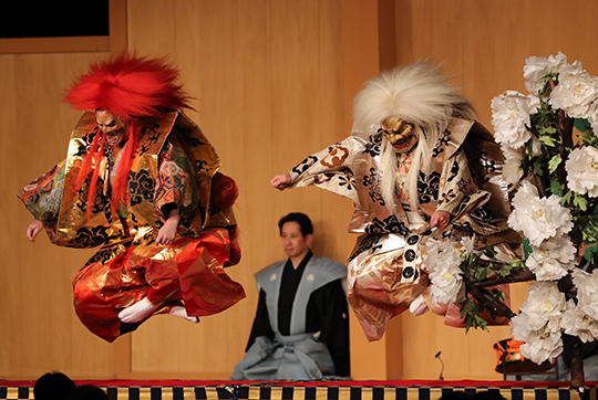 I samband med middagen framfördes pjäsen Sanbaso i de klassiska japanska teaterformerna Kyogen, Kabuki och Bunraku. Pjäsen Shakkyo framfördes också i den klassiska teaterformen Noh.