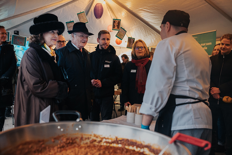 Kungaparet fick veta mer om Jönköpings kommuns satsning på hälsosamma och nytänkande måltider för barn och unga.