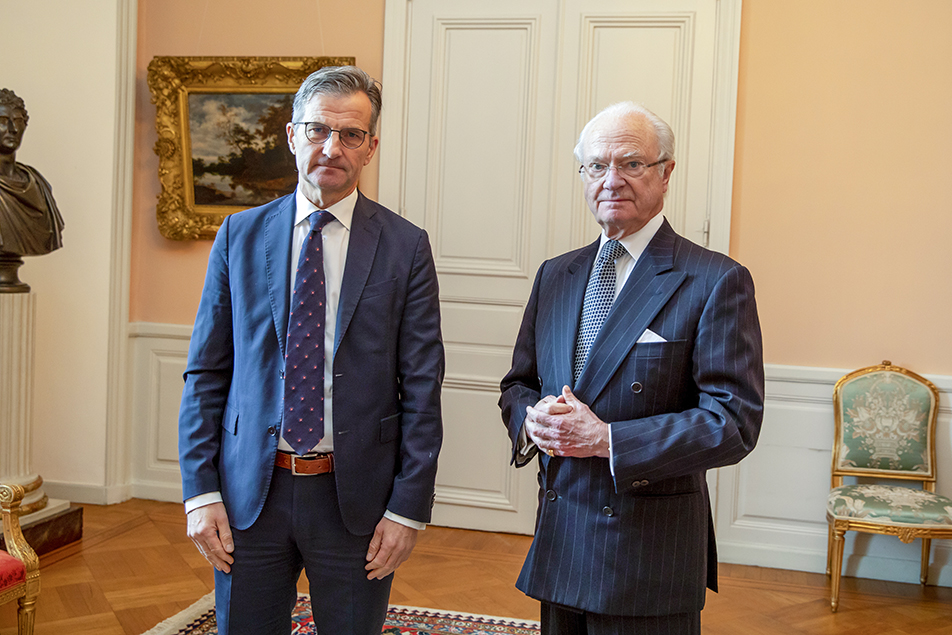 Kungen tillsammans med den nye riksbankschefen Erik Thedéen. 