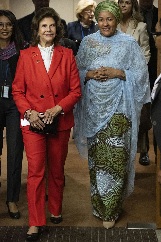 Drottningen och  FN:s biträdande generalsekreterare. 