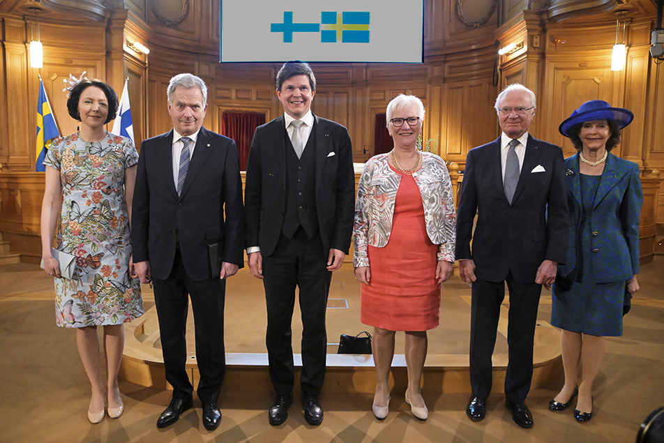 Kungaparet och presidentparet tillsammans med riksdagens talman Andreas Norlén och vice talman Åsa Lindestam vid ankomsten till andra kammarsalen i riksdagshuset.
