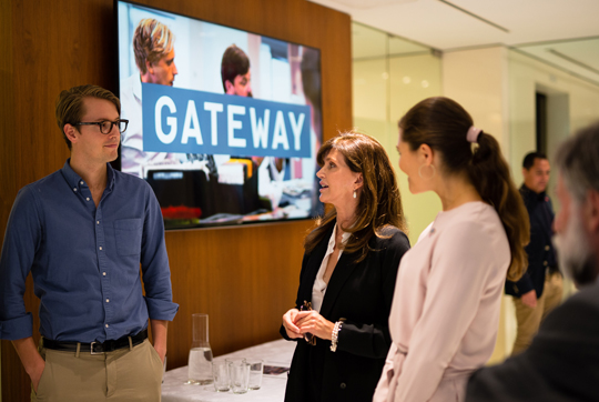 Kronprinsessan tillsammans Anna Throne-Holst i de lokaler där SACCNY sätter upp Gateway - mötesplats för svenska företag och innovationsaktörer som vill etablera sig på den amerikanska marknaden. 