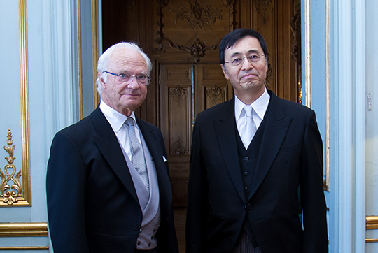 Kungen tillsammans med Japans avgående ambassadör Jun Yamazaki. 