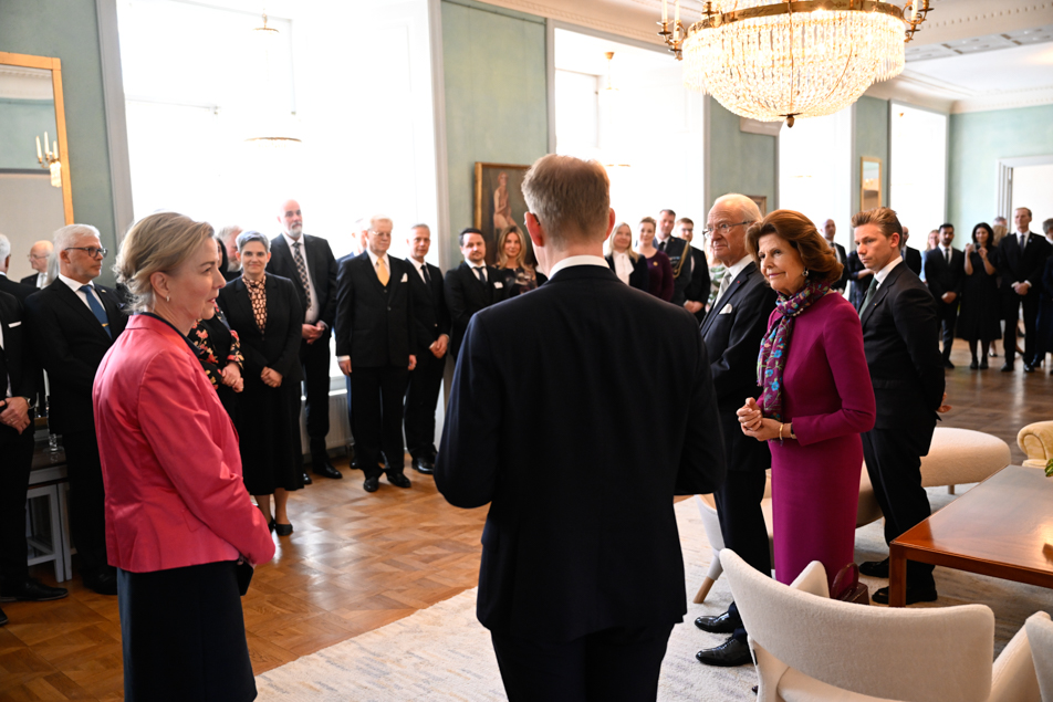 Sweden's ambassador in Estonia, Ingrid Tersman, welcomed The King and Queen and ministers Billström and Jonsson to the Ambassador's official residence. 