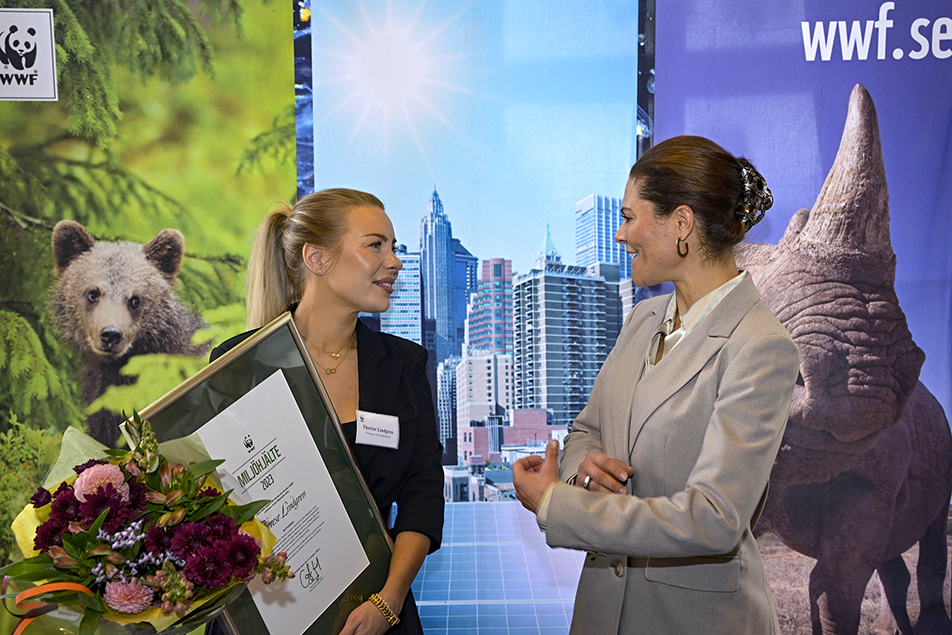 Kronprinsessan tillsammans med influencern Therese Lindgren vid utdelningen av ”Årets Miljöhjälte 2023”. 