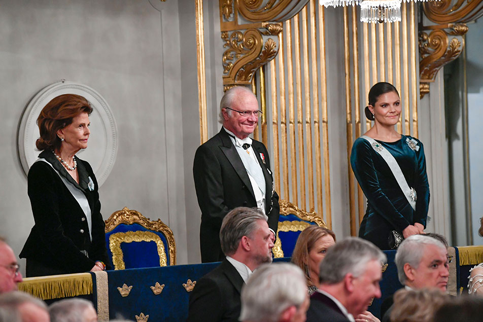 Kungen, Drottningen och Kronprinsessan vid Svenska Akademiens högtidssammankomst. 
