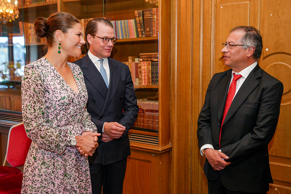 Kronprinsessparet tillsammans med president Petro vid middagen.