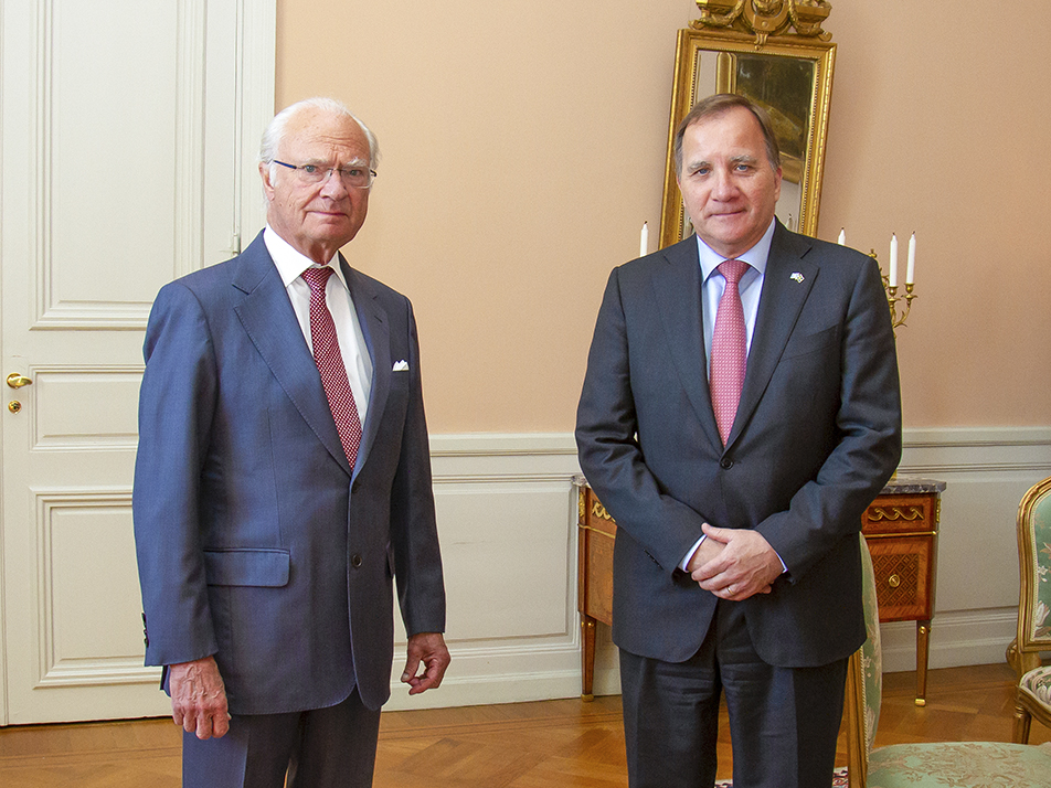 Kungen och statsminister Stefan Löfven vid morgonens företräde på Kungliga slottet.