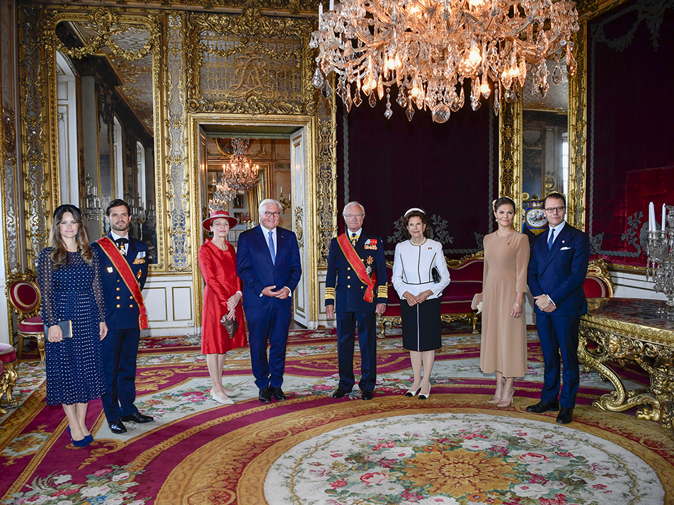 Det tyska presidentparet tillsammans med Kungafamiljen i Victoriasalongen på Kungliga slottet. 