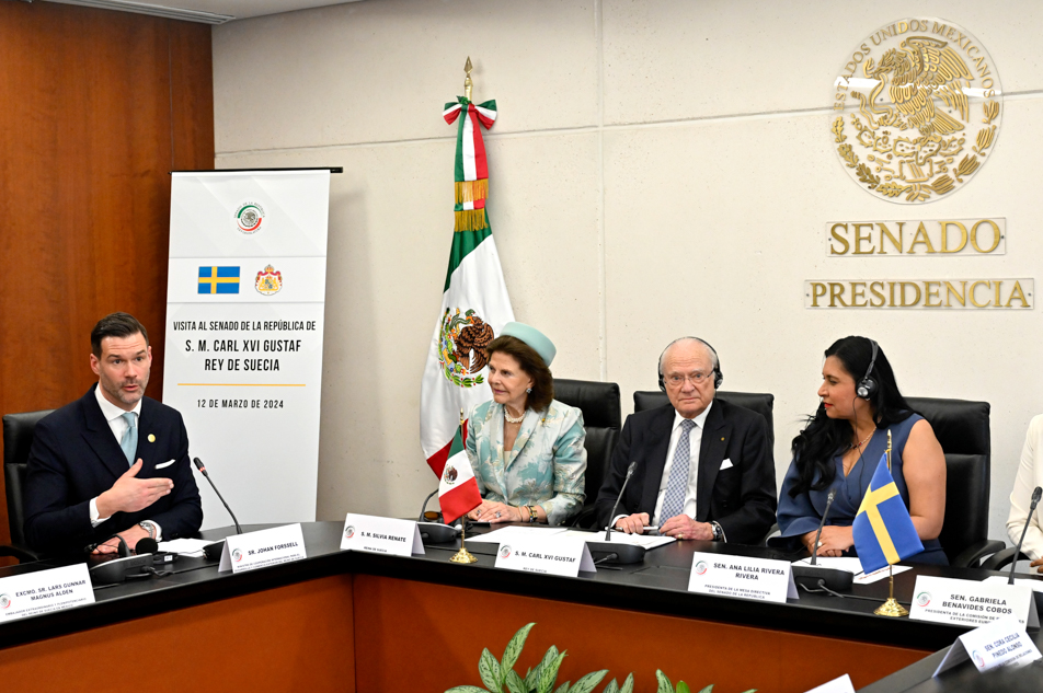 Kungaparet, statsrådet Johan Forssell och mexikanska senatens ordförande Ana Lilia Rivera.