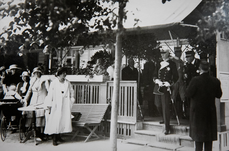 Kung Gustaf V besöker Norrtälje stad år 1922.