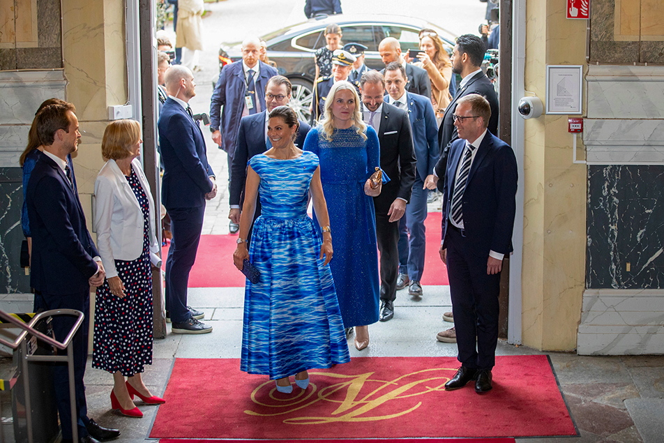 The Crown Princess Couple and the Crown Prince Couple arrive at the reception at Norra Latin. 