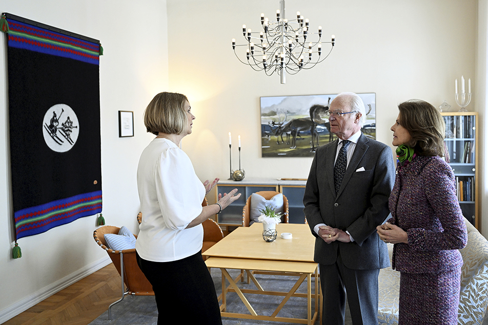 Kungaparet hälsas välkomna till residenset av landshövdingen i Jämtlands län Marita Ljung.