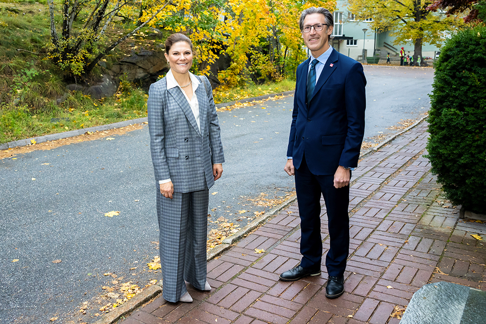Vid ankomsten till SIPRI togs Kronprinsessan emot av biträdande direktör Joakim Vaverka.