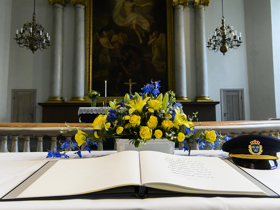 Kondoleansboken i Kungsholms kyrka. 