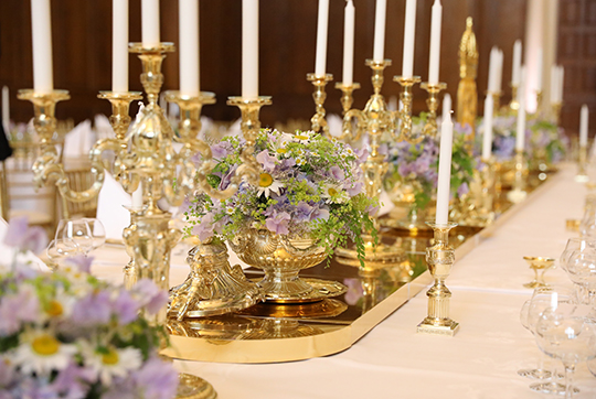 Bordet vid svarsmiddagen var dukat med bordssilver från silverkammaren på Kungliga slottet. 