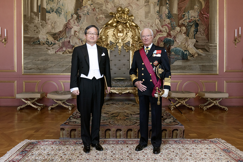 The King with South Korea's ambassador Byung-won Chung.