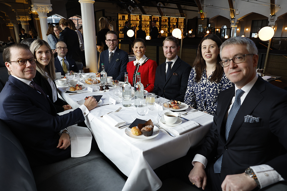 Kronprinsessan och Prins Daniel under frukostmötet med det svenska start up-företaget Mindler.