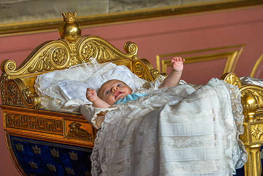 Prins Oscar i Karl XV:s vagga. Vaggan tillverkades inför prins Karl (XV):s födelse 1826.