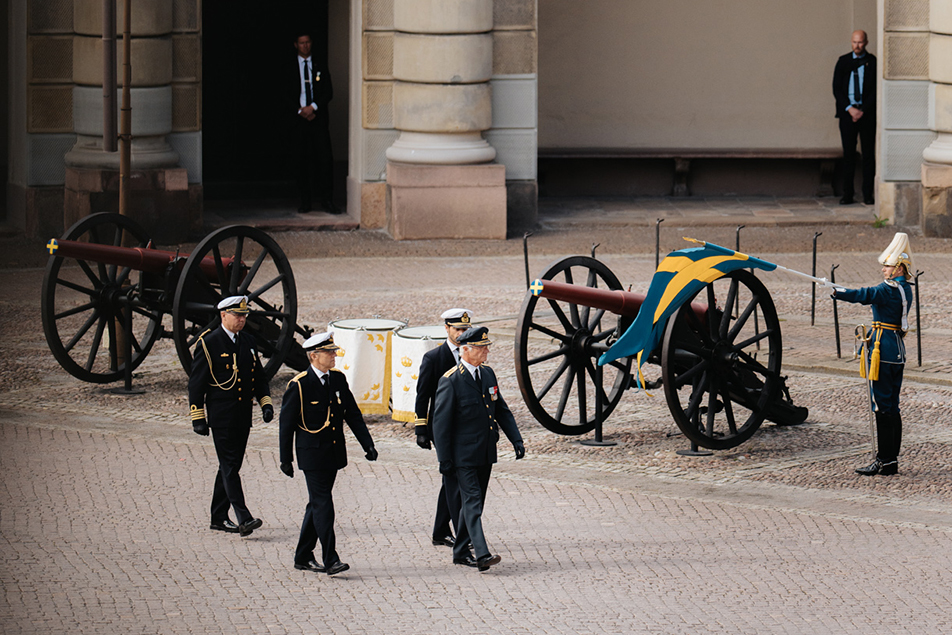 The King and Prince Carl Philip during the changing of the guard. 