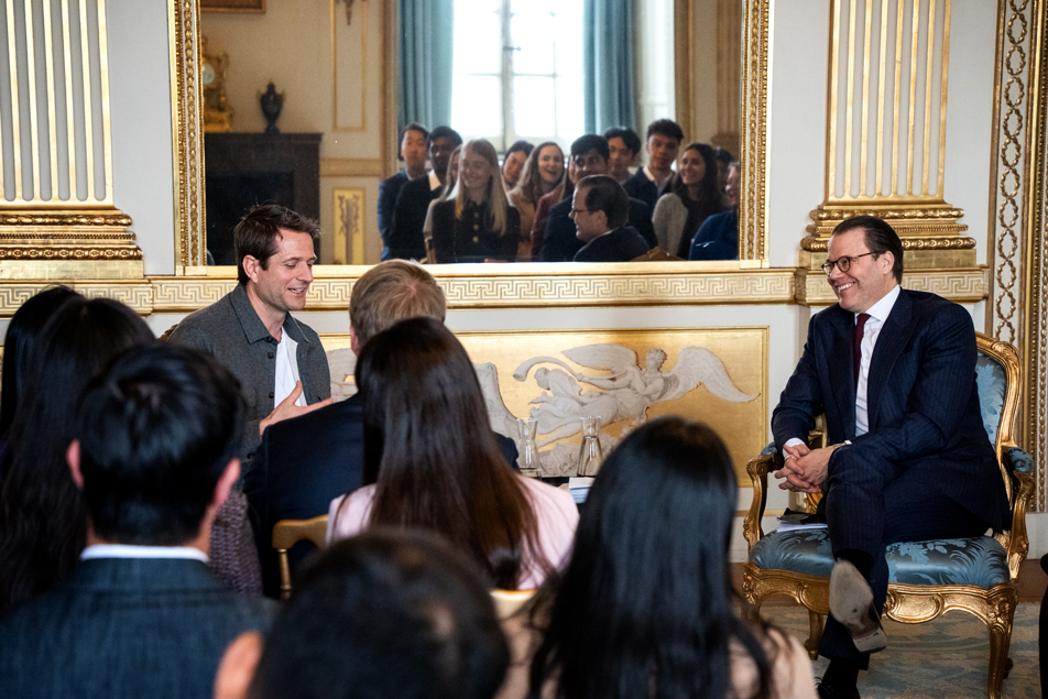 Klarnas vice direktör Sebastian Siemiatkowski samtalade med Prins Daniel om entreprenörskap i Sverige för de inbjudna studenterna.