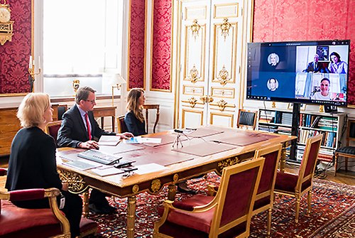 Kungaparet och Kronprinsessan höll digitalt företräde för chefen för EU-kommissionens kontor i Sverige. 