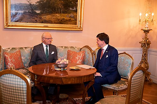Kungen tillsammans med talmannen Andreas Norlén vid dagens företräde. 