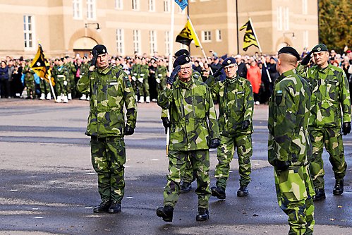 Kungen på Skaraborgs regemente, P 4, i Skövde.