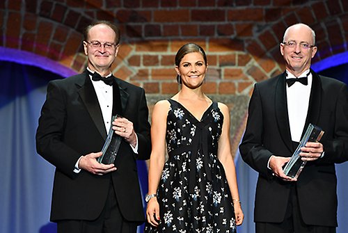 Kronprinsessan tillsammans med pristagarna av Stockholm Water Prize 2018 – professor Bruce Rittmann och professor Mark van Loosdrecht. 
