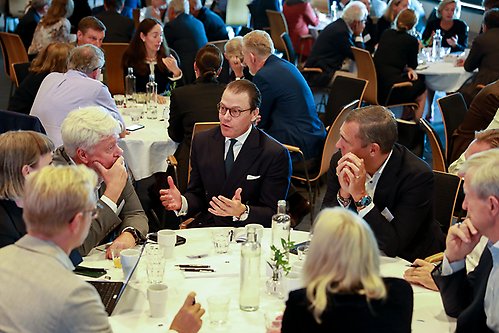 Prins Daniel under rundabordssamtalen vid Tylösandskonferensen. 