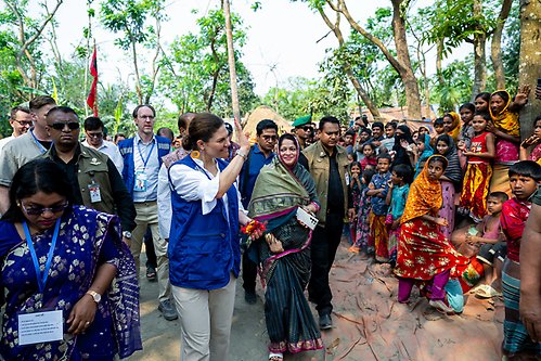 Kronprinsessan besöker ön Hatiya i Bangladesh.