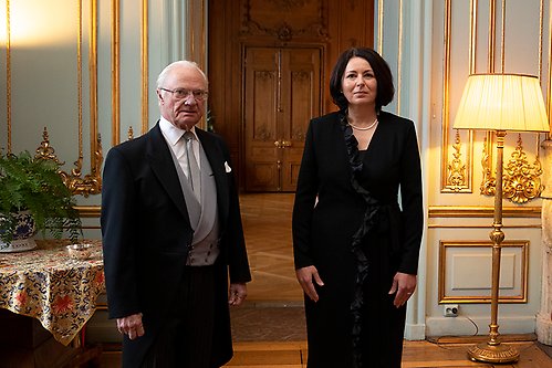 Kungen tillsammans med Slovakiens ambassadör Martina Balunová.