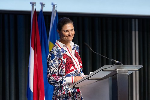 Kronprinsessan höll ett tal med anledning av att Svenska handelskammaren i Nederländerna firat 60 år. Foto: 