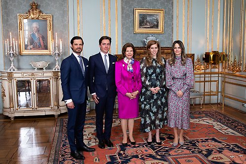 Drottningen och Prinsparet välkomnade Prinsessan Beatrice och Edoardo Mapelli Mozzi i Sibyllas våning innan symposiet började.